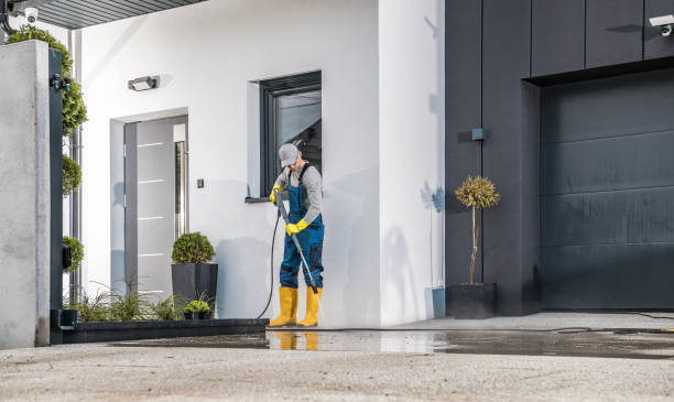 Best Pool Deck Cleaning  in Mirrormont, WA